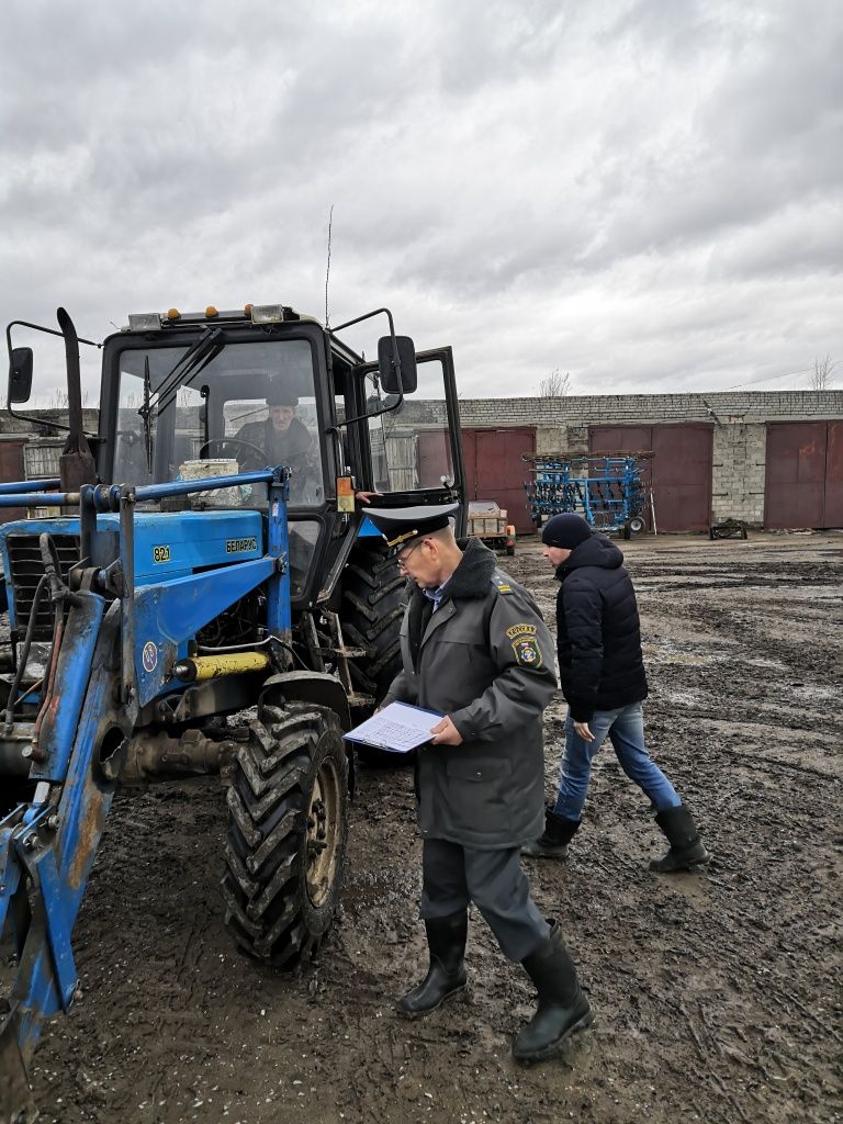 Первым экзамен сдал трактор опытного механизатора Евгения Уткина.jpg