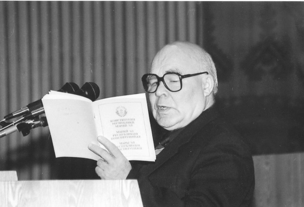 Самым ярым противником закона о разгосударствлении в 90-е годы в Марий Эл стал Леонид Яковлев, избранный депутатами председателем комиссии Госсобрания по приватизации. Фото из архива Госсобрания.