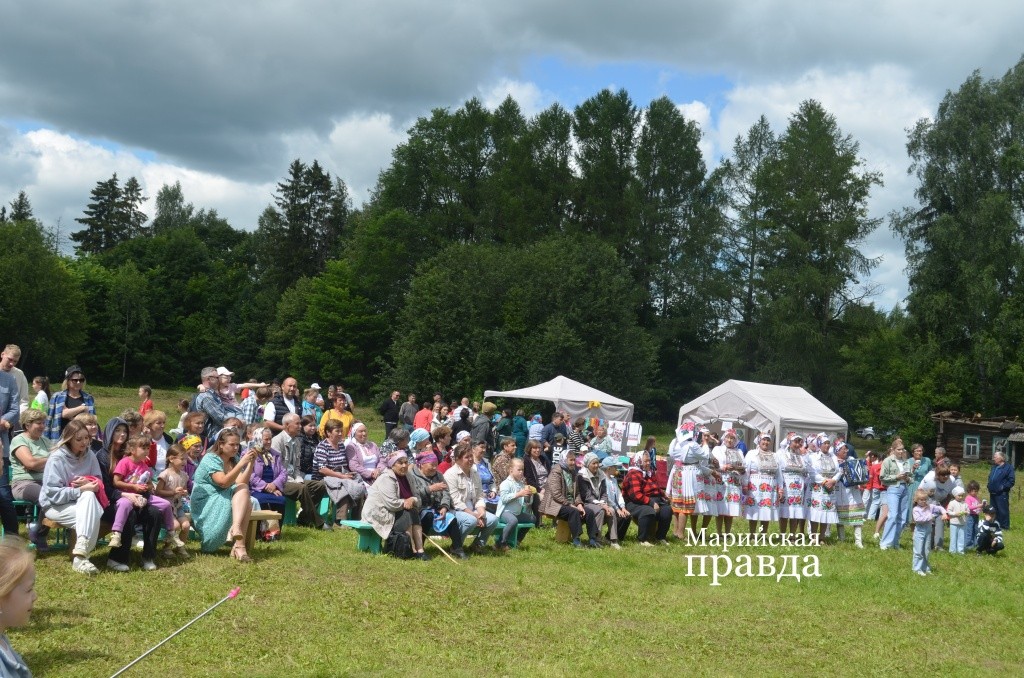 Народу на первый праздник уяча собралось достаточно много1.jpg