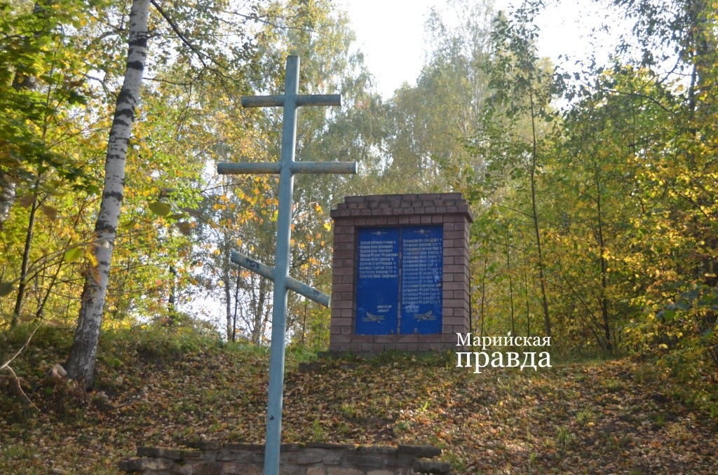 Обелиск воинам-землякам, который здесь поставил Сергей Воронцов. Обелиск воинам-землякам, который здесь поставил Сергей Воронцов..jpg