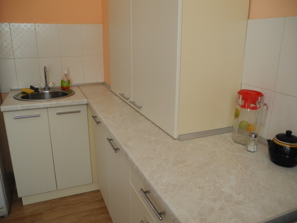 Кухня в кризисном центре, как дома. (Фото Натальи Кулишовой).