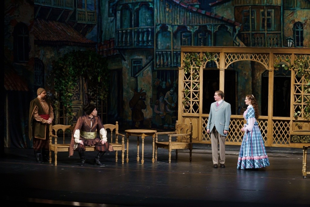 Декорации Сергея Таныгина добавили атмосферности спектаклю.jpg