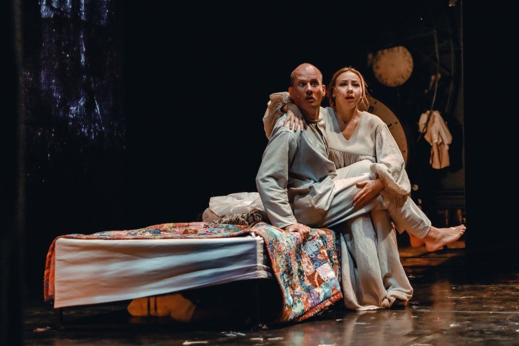 Минимум декораций и максимум актерского мастерства. фото предоставлено пресс-службой Академии.jpg