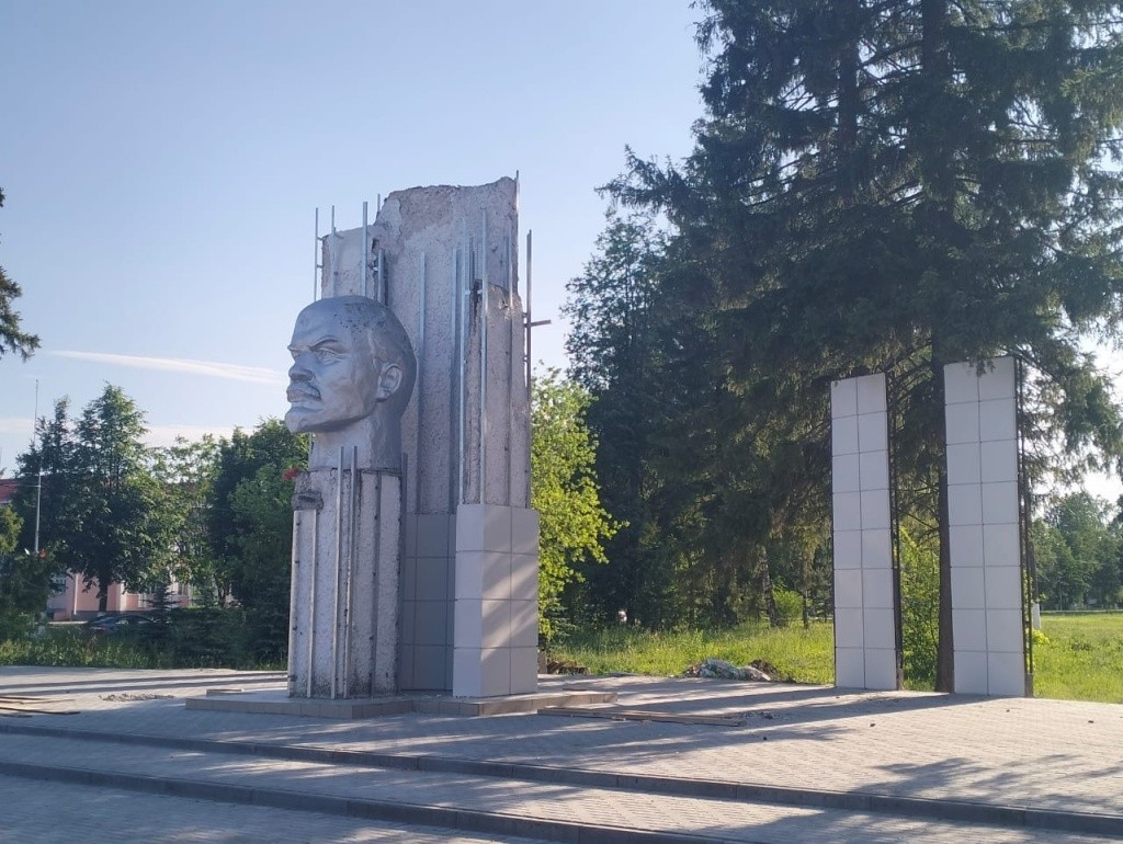 2.3.Памятник Ленину.jpg