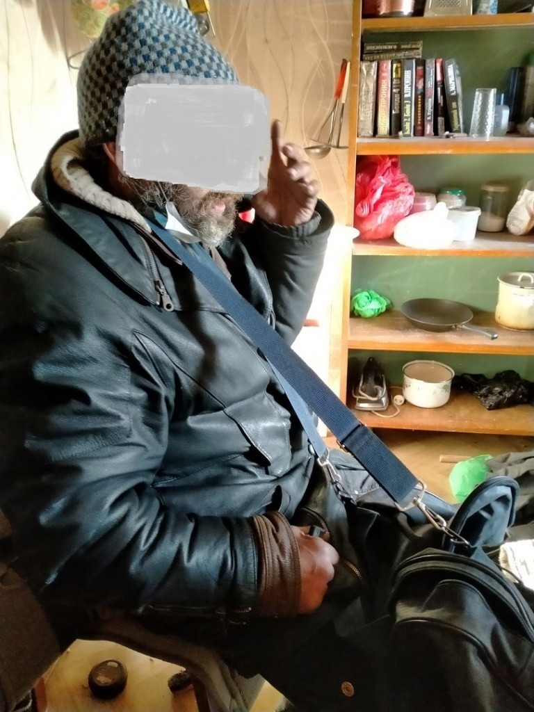 Мужчина утверждает, что его выгнали соседи. (Фото из официальной группы в ВК Минсоцразвития РМЭ).