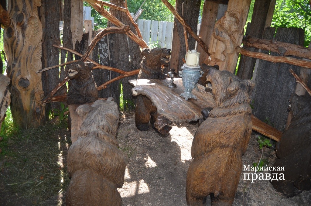 Мишки не прочь попить чайку из самовара при свете керосиновой лампы..jpg