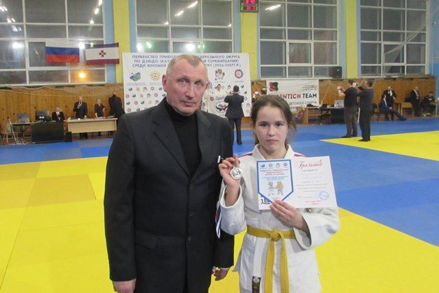 Анастасия Кондрашкина с тренером.jpg