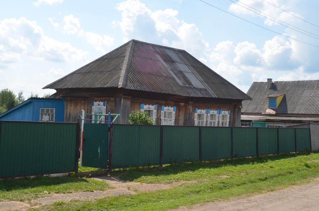 Живет Максим Изергиевич в старом скромном доме. Живет Максим Изергиевич в старом скромном доме.jpg