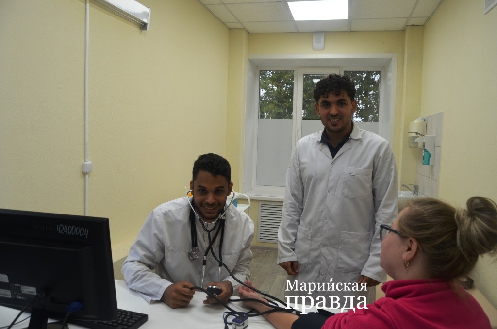 Махмуд и Мохамед ведут прием больных1.jpg