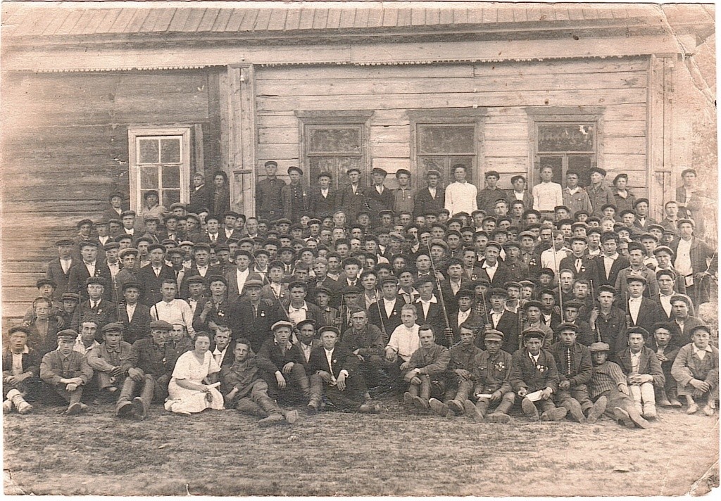 Сбор призывников у Куженерского райвоенкомата. Сбор призывников у Куженерского райвоенкомата.jpg