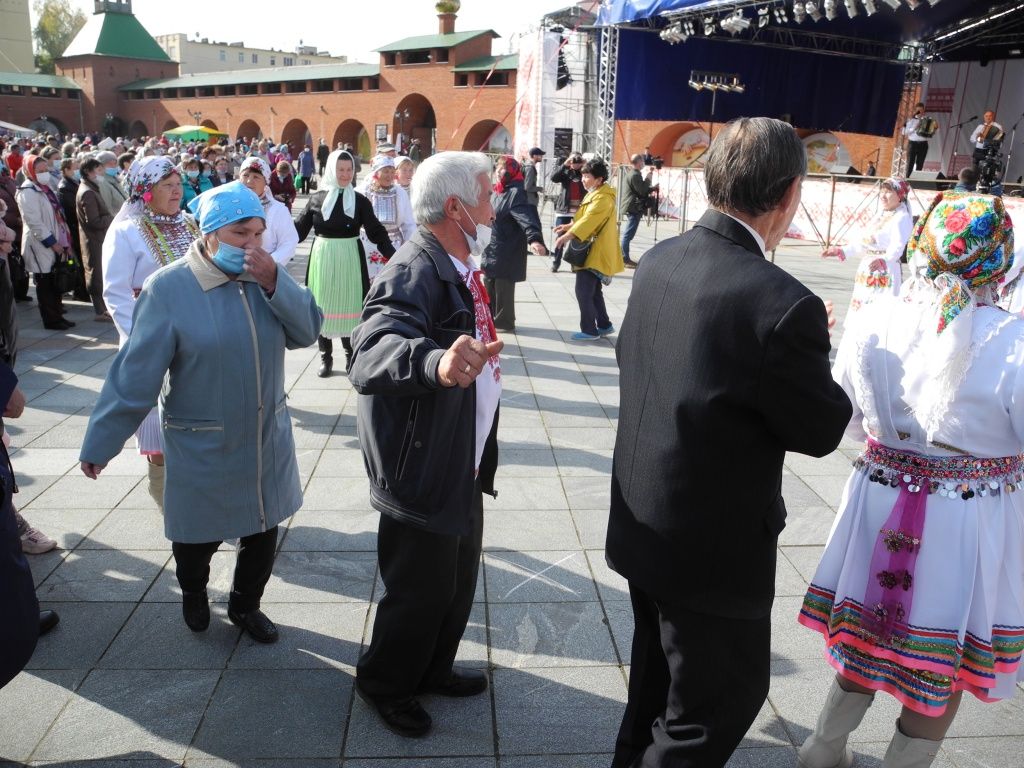 В большом кругу. (Фото Натальи Кулишовой).