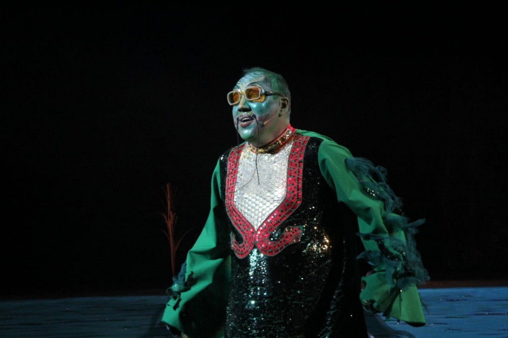 Костюм модного Водяного из мюзикла Ший Пампалче. фото предоставлено театром им. Шкетана.jpg Костюм модного Водяного из мюзикла Ший Пампалче. фото предоставлено театром им. Шкетана.jpg