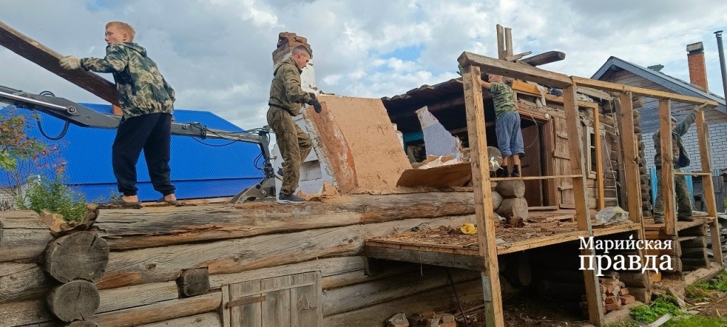 Старую избу разобрали за полдня(1) 1.jpg