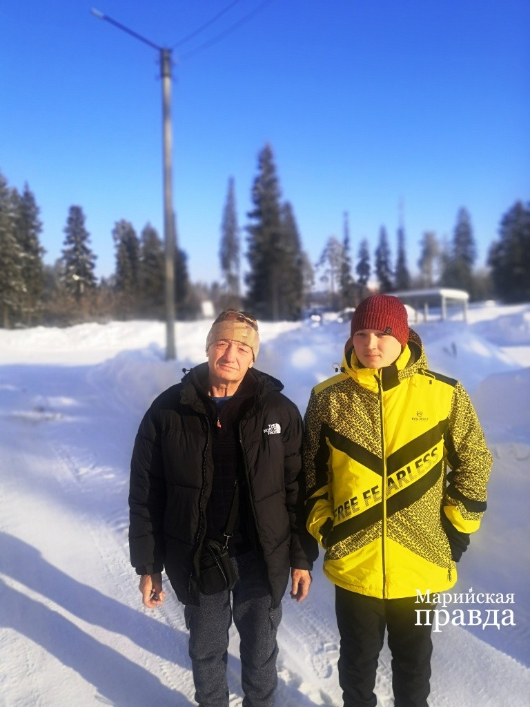 Клим вместе с сыном Димой. На следющий день ефрейтор Лукоянов уехал обратно на СВО..jpg