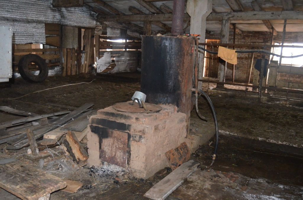 В этой печи фермеры варят кашу для телят.JPG