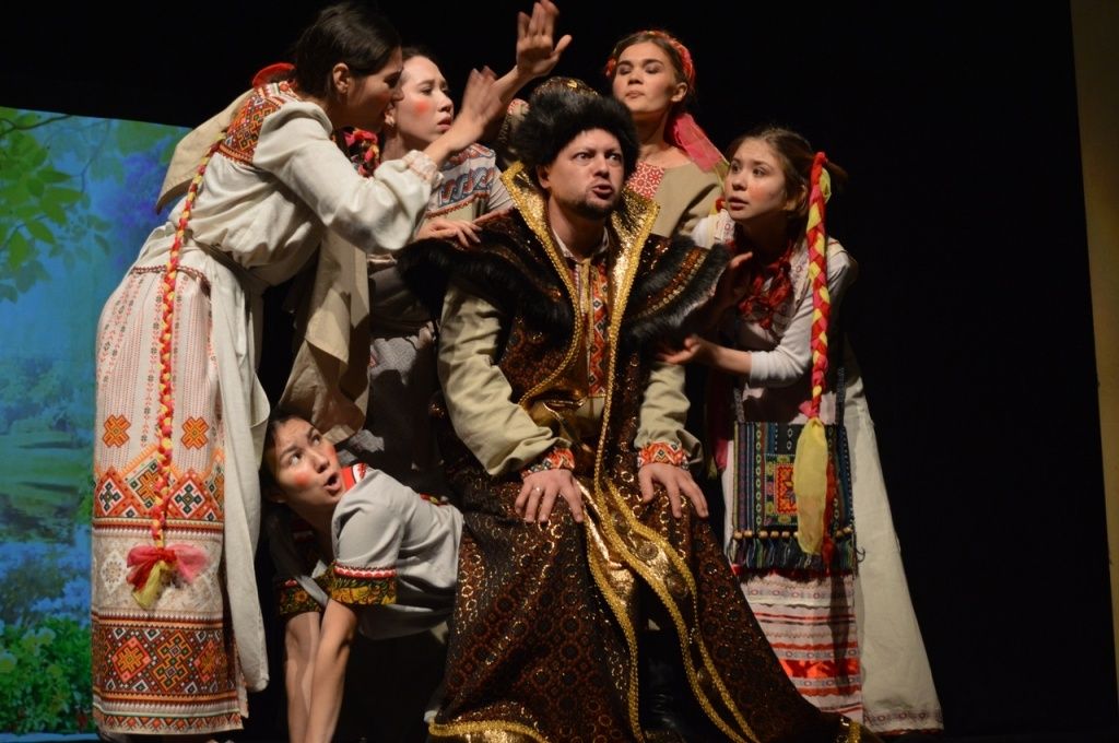 Лилия внизу