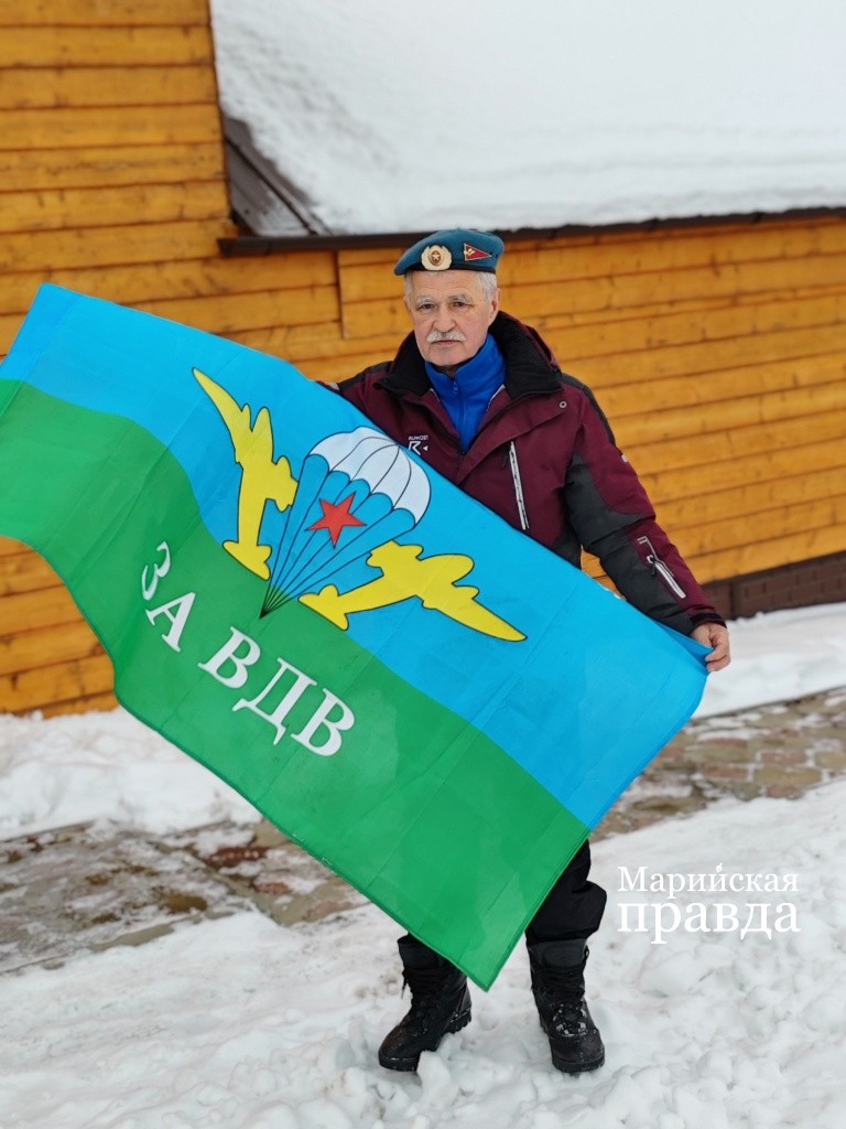 У бывшего десантника коллекционирование началось с флага ВДВ 1.jpg