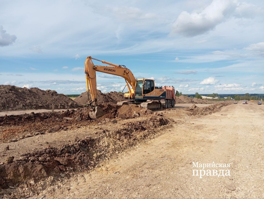 Пока строители занимаются земляными работами - готовят основание под будущую дорогу1.jpg