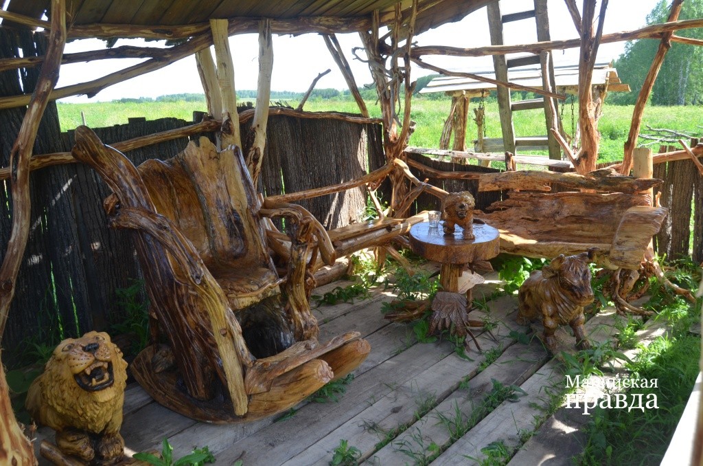 Беседка - мебель тут просто уникальная..jpg