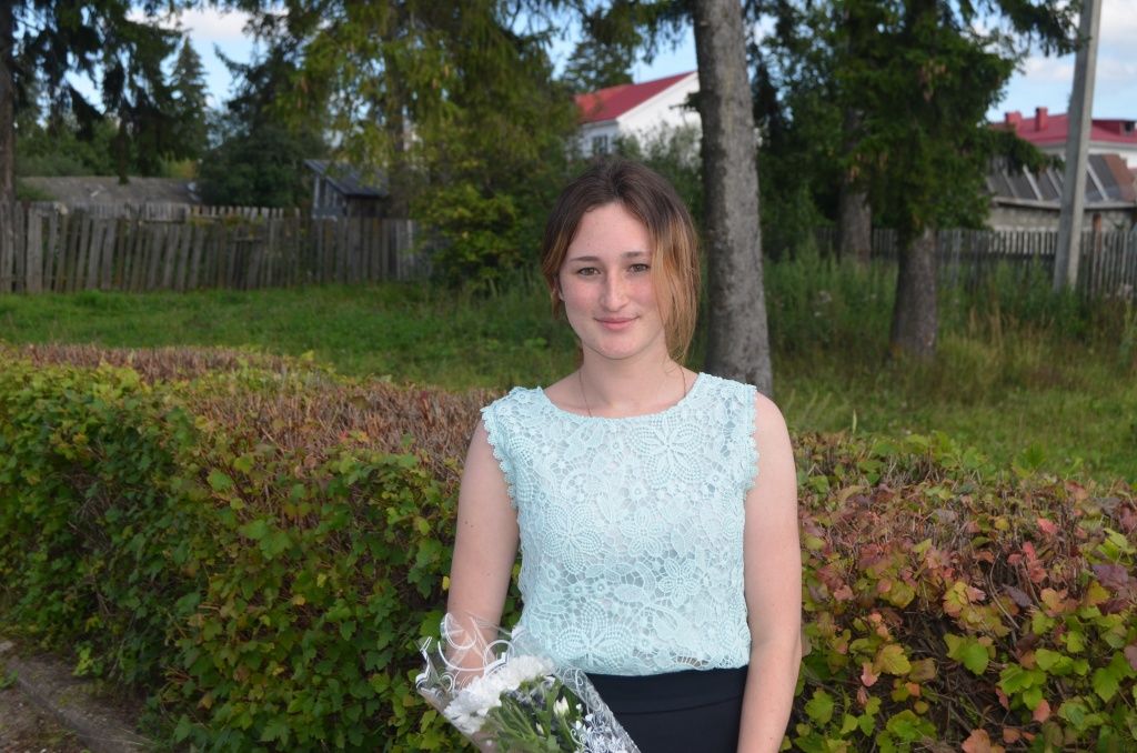 Для выпускницы Оршанского педколледжа Ольги Басовой все еще впереди.JPG