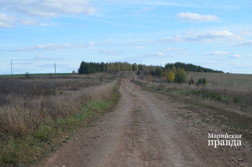 Дамбу подняли много лет назад, но дорогу так и не построили. Дамбу подняли много лет назад, но дорогу так и не построили..jpg