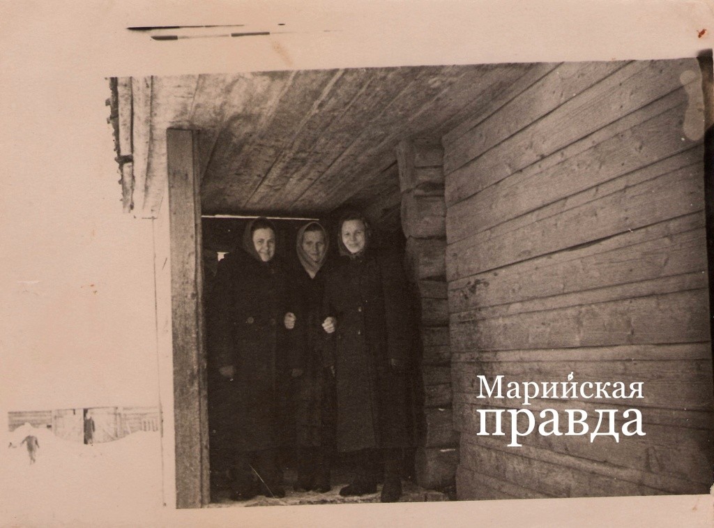 Воспитатели детдома..jpg