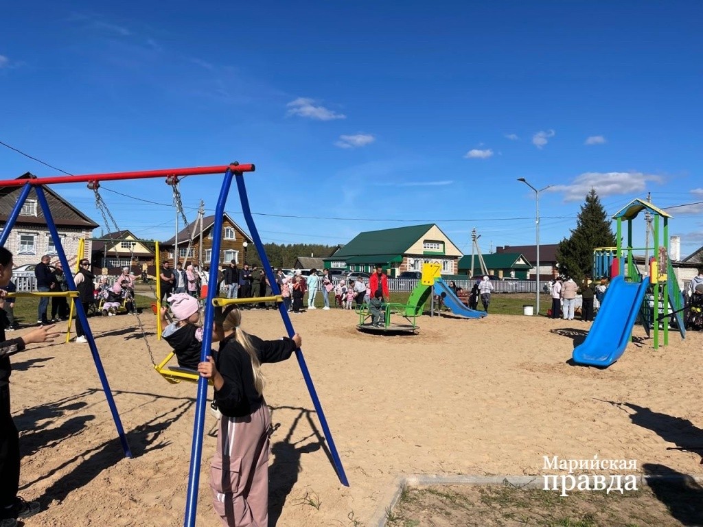 Открыли детскую площадку в торжественной обстановке1.jpg