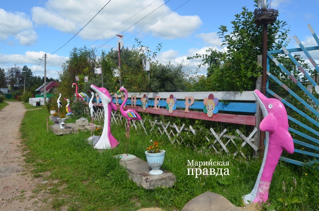Вот такой зверинец поселился у изгороди усадьбы мастера. Вот такой зверинец поселился у изгороди усадьбы мастера1.jpg