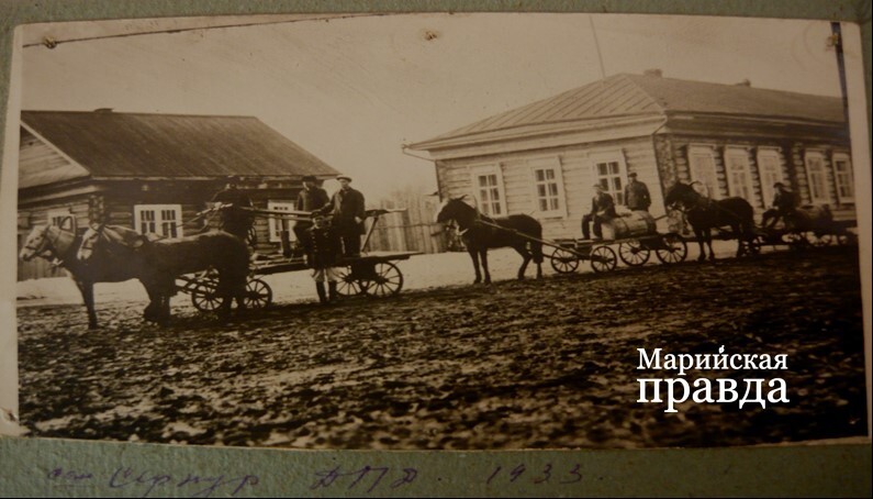 Так выглядела пожарная дружина Сернура в 1933 году ручной насос на конной тяге и бочки с водой. Так выглядела пожарная дружина Сернура в 1933 году ручной насос на конной тяге и бочки с водой1.jpg