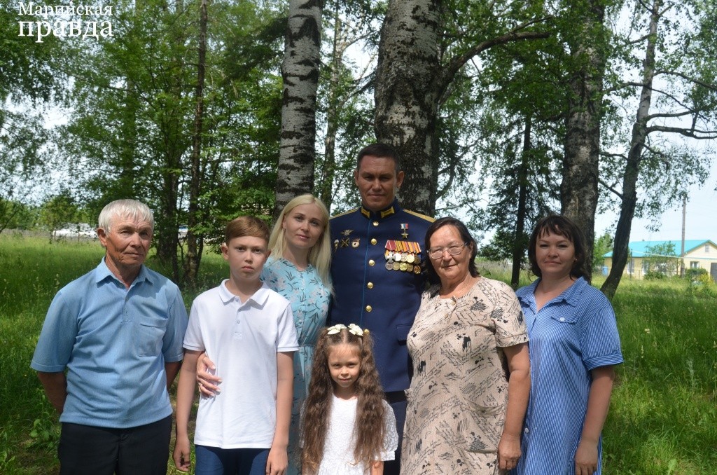 Фото с родителями и сестрой Ольгой..jpg