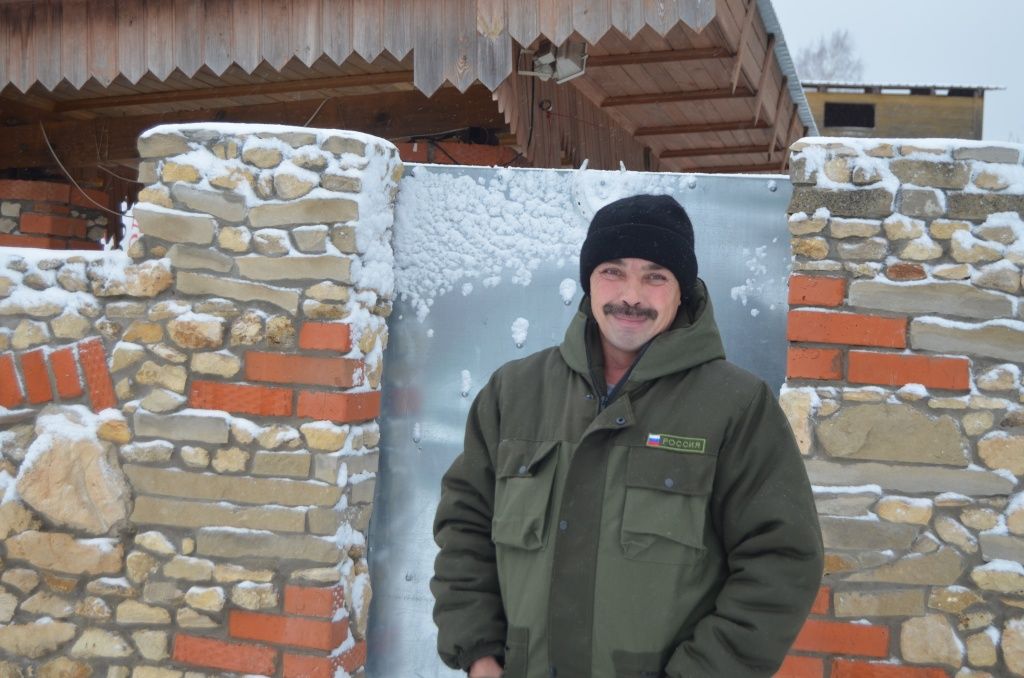 От работы с природным камнем Владимир Лебедев получает большое удовольствие.JPG