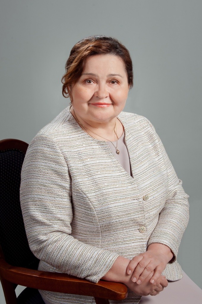 Педагог-психолог высшей квалификационной категории, почетный работник общего образования России, заместитель директора по социально-психологическим вопросам, руководитель психологической службы средней общеобразовательной школы № 5 «Обыкновенное чудо» г. Йошкар-Олы, сказкотерапевт Галина Викторовна Кислицына. Фото предоставлено Г.В. Кислицыной. PLV_1710 .jpg