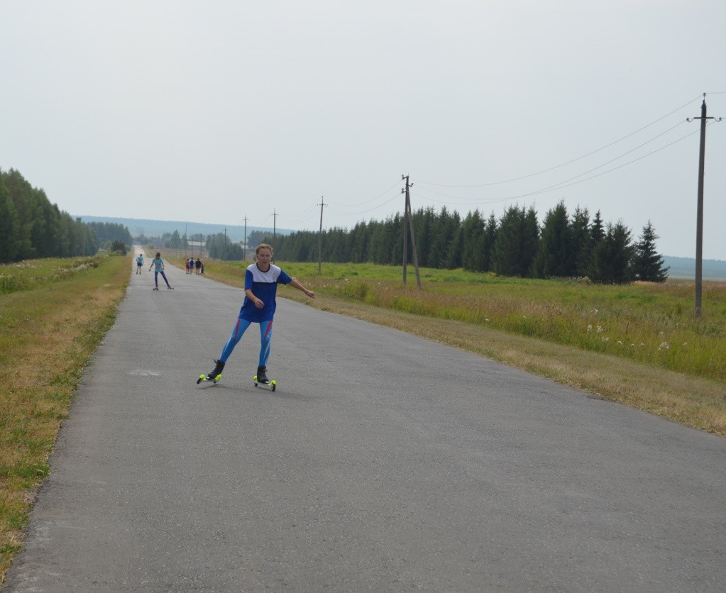 Тренироваться приходится на обычной дороге, благо неподалеку от Иштымбала есть отрезок хорошего асфальта длиной метров 500. Тренироваться приходится на обычной дороге, благо неподалеку от Иштымбала есть отрезок хорошего асфальта длиной метров 500.jpg