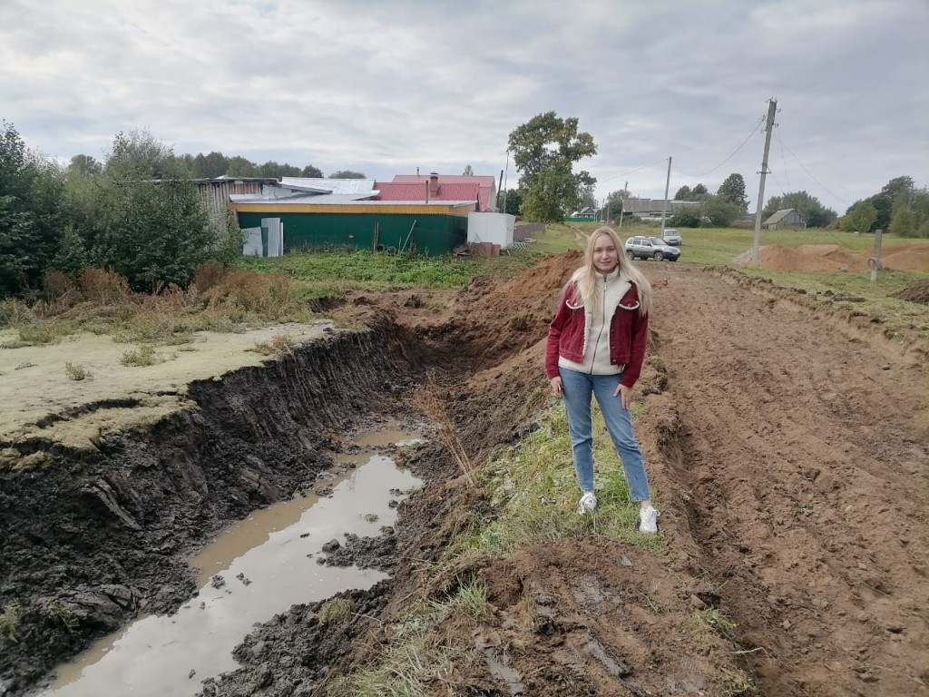 Автор проекта Даша Пайдыганова на объекте.jpg