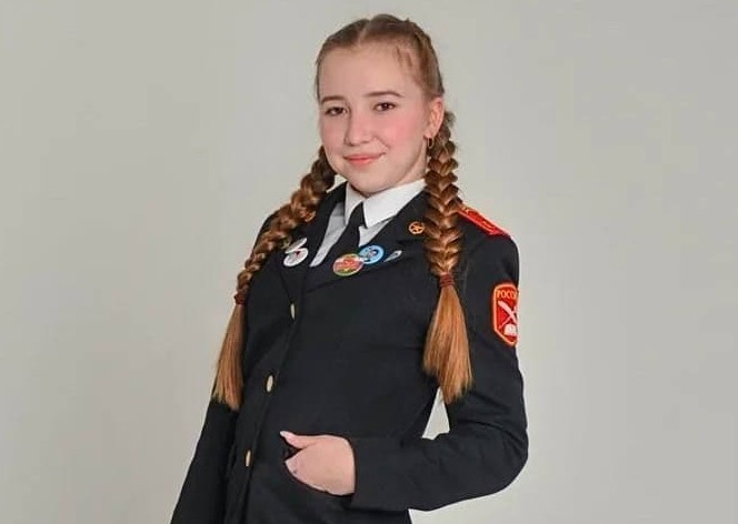 Диана Яндышева - учится в кадетском классе, является замкомандира взвода. После школы планирует поступать в Рязанское высшее воздушно-десантное командное училище. Фото предоставлено Д. Яндышевой. photo_2021-05-04_22-18-19.jpg