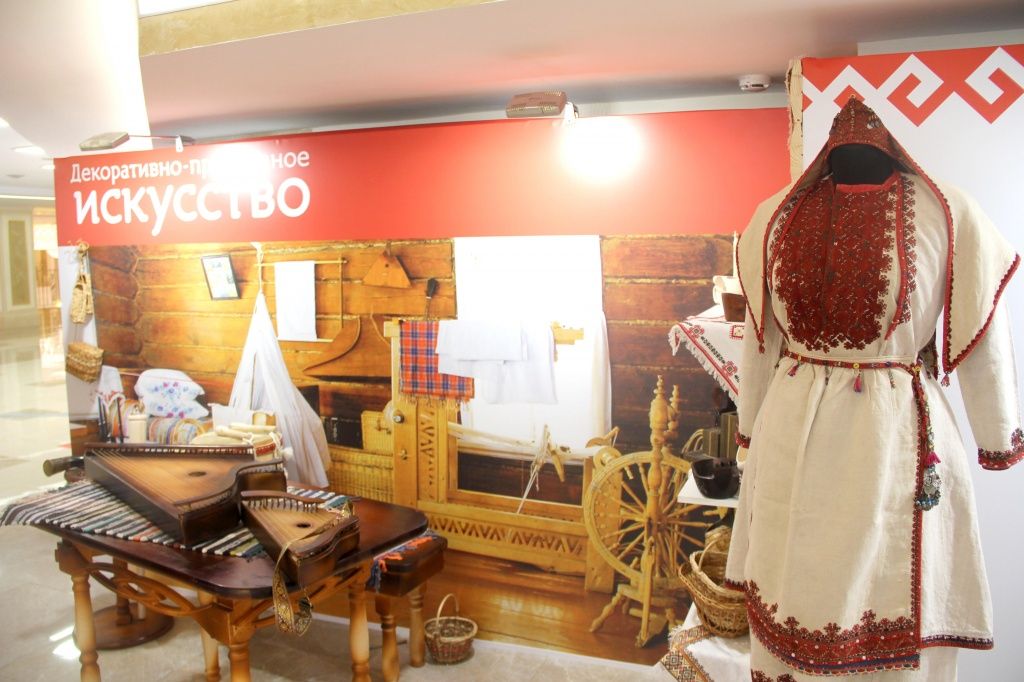 стенд искусство.jpg