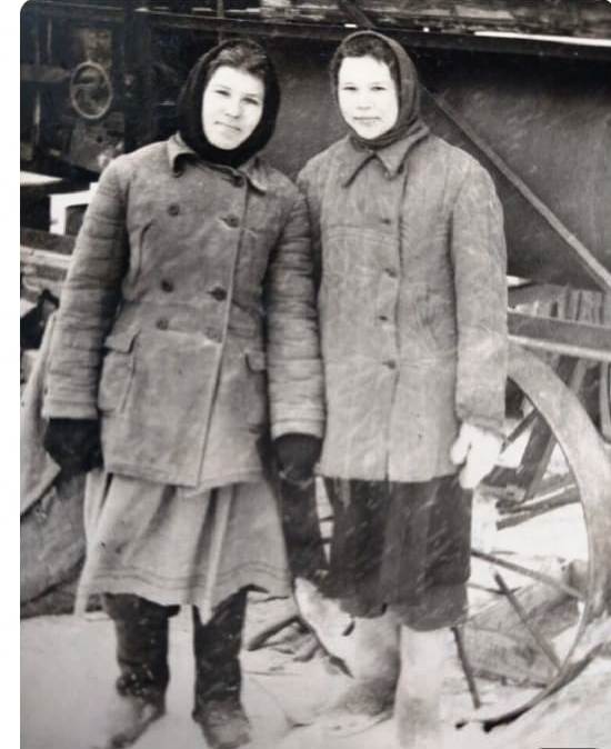 Девчонки рано повзрослели. (Фото 1958 года из семейного архива предоставила Галина Зверева).