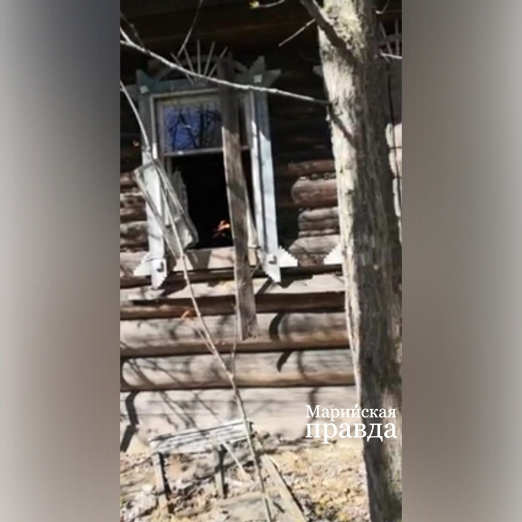 Последние жители покинули деревню лет 20 тому назад..jpg