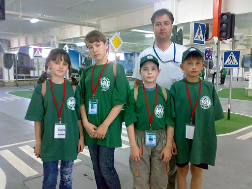 Шигапов с учениками.jpg