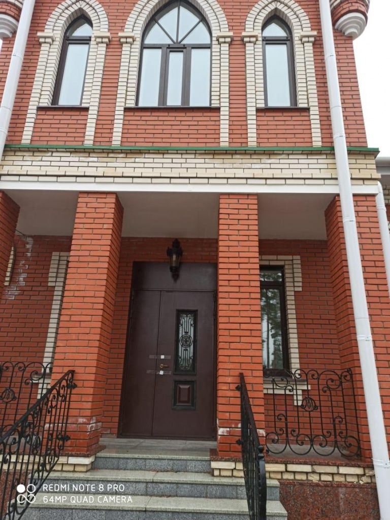 Гостевой дом экс-Главы на озере Карась.jpg