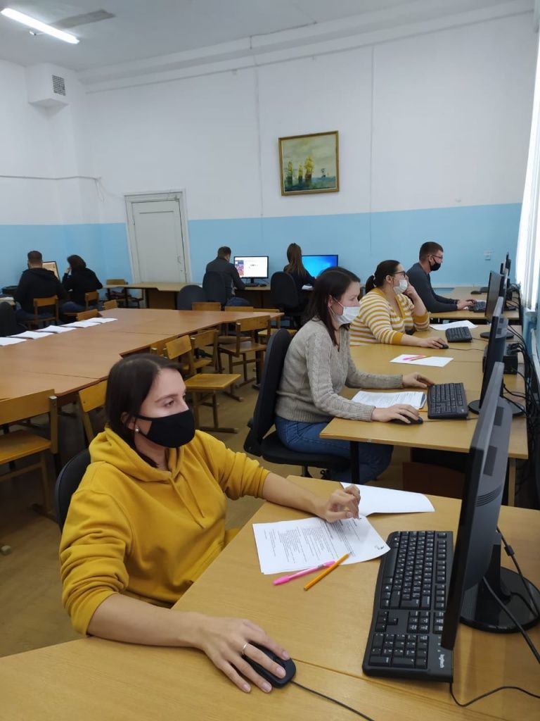 В число компетенций программы вошли направления, которые сегодня востребованы на рынке труда. В том числе и web-дизайн, на фото слушатели этого курса. Фото из архива Регионального оператора программы. Веб-дизайн2.jpg