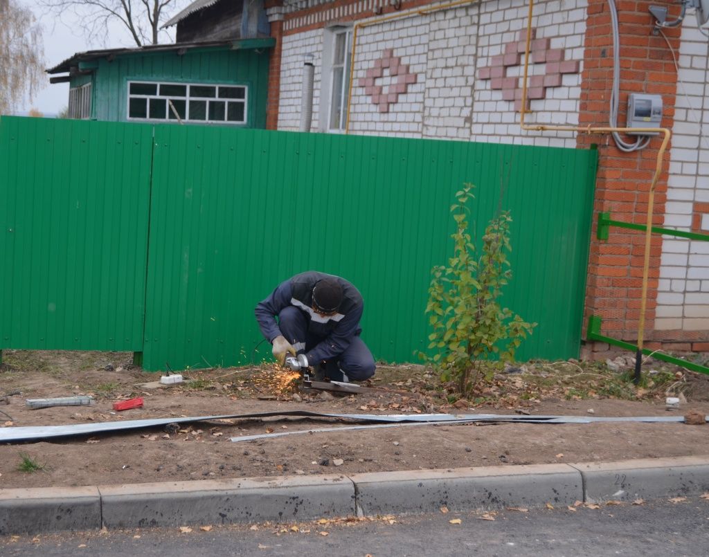 Народ дружно взялся за наведение красоты на своих усадьбах.JPG