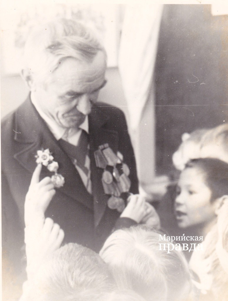 Александр Николаевич часто встречался с детьми1.jpg