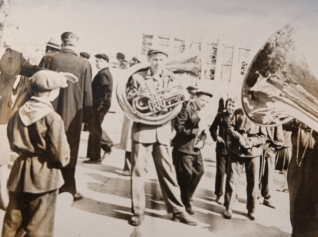 Чебаков с трубой.jpg