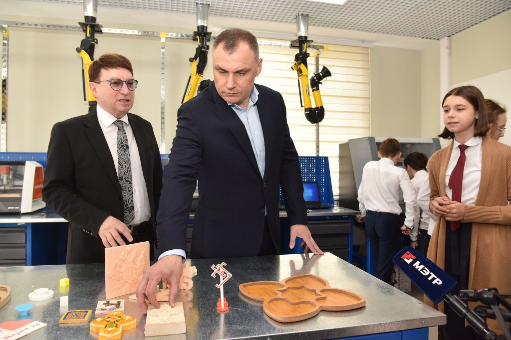 На экскурсии в Кванториуме Лицея Бауманский. (Фото пресс-службы ВРИО Главы РМЭ).