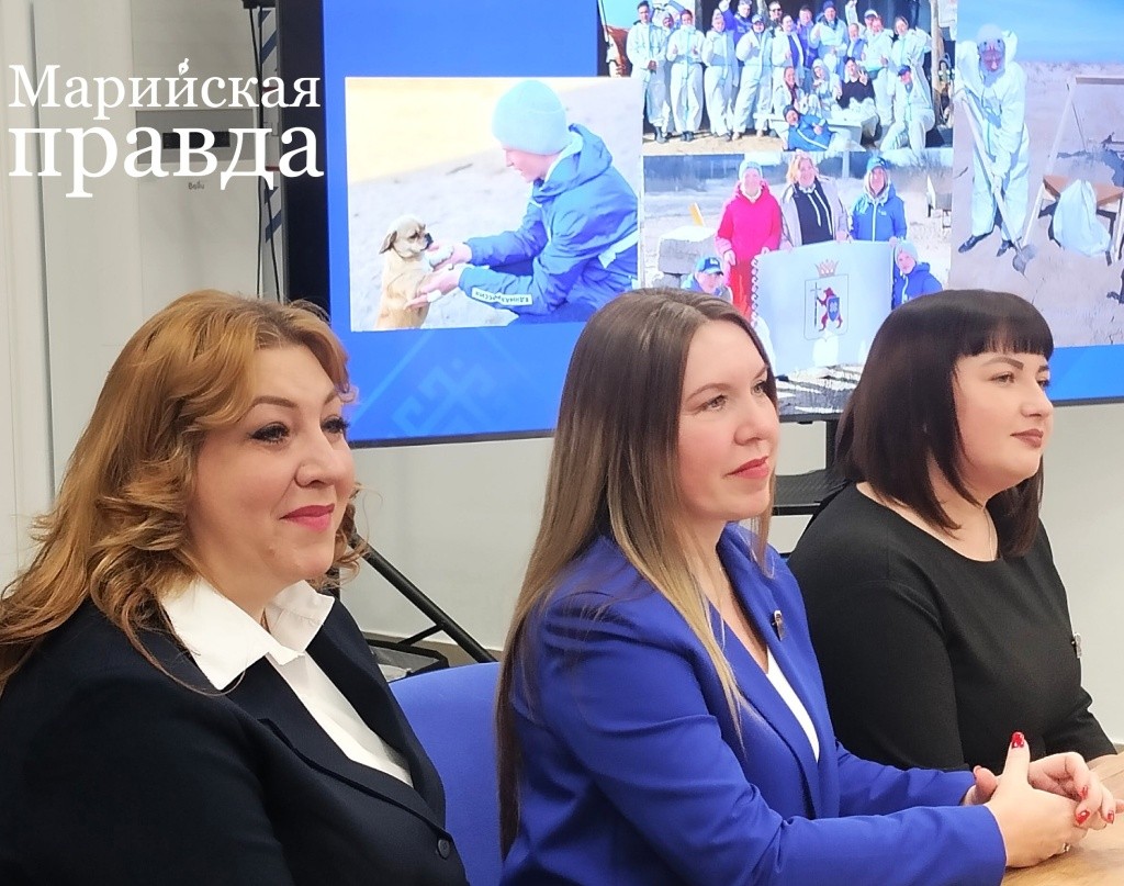 волонтерши ср значком.jpg