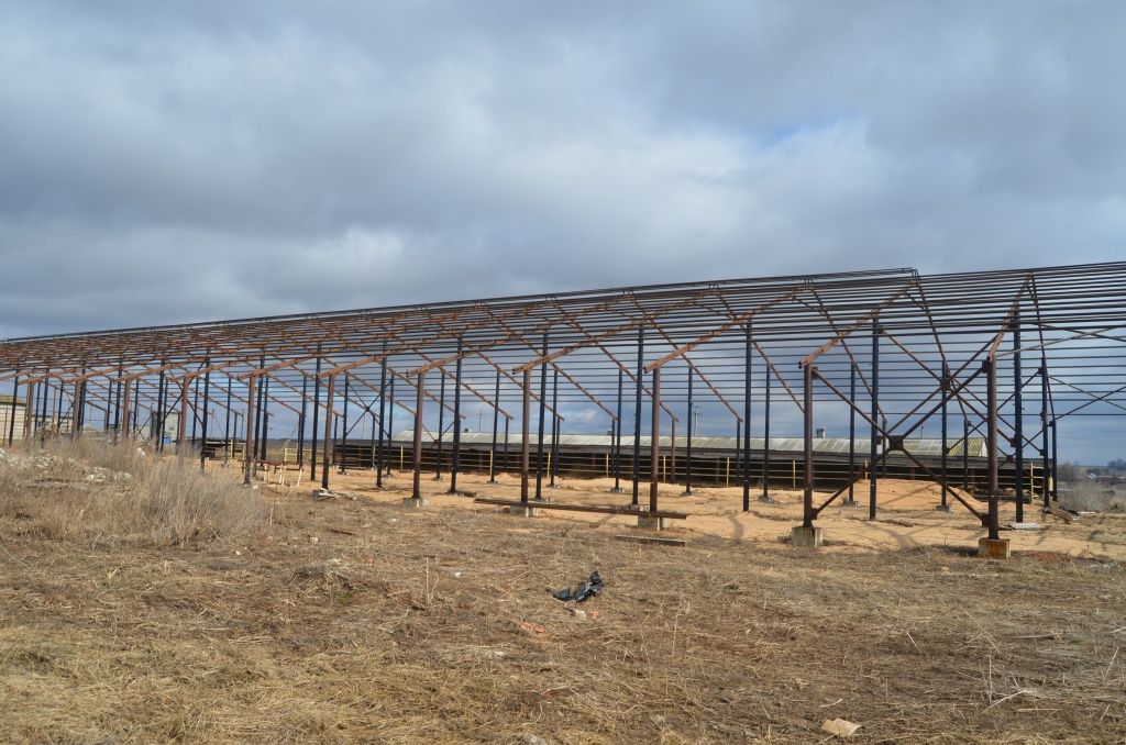 Это каркас будущей фермы на 230 коров с доильным залом.JPG