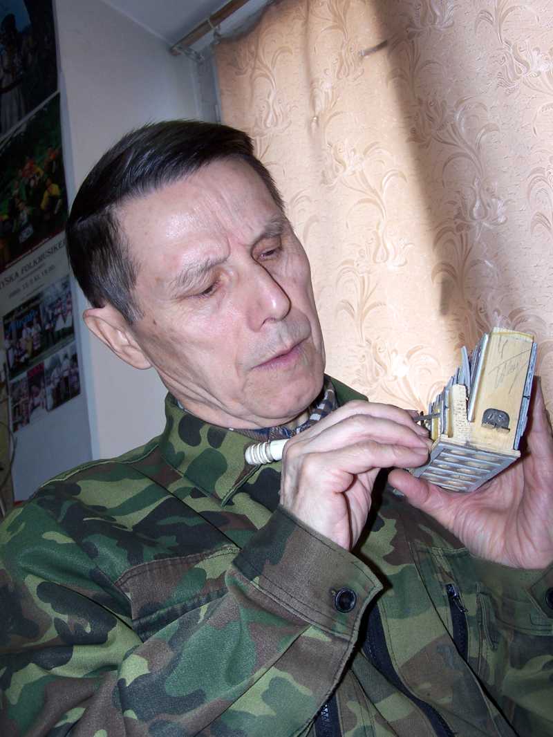 2.Александр Иванов знает душу и нутро гармони...