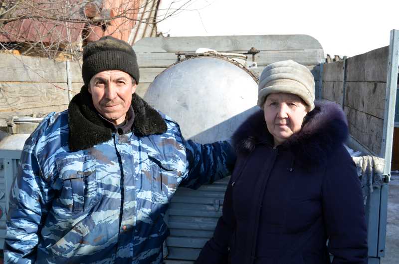 В горячую летнюю пору супруга Зинаида Николаевна помогает мужу в поездках по деревням В горячую летнюю пору супруга Зинаида Николаевна помогает мужу в поездках по деревням