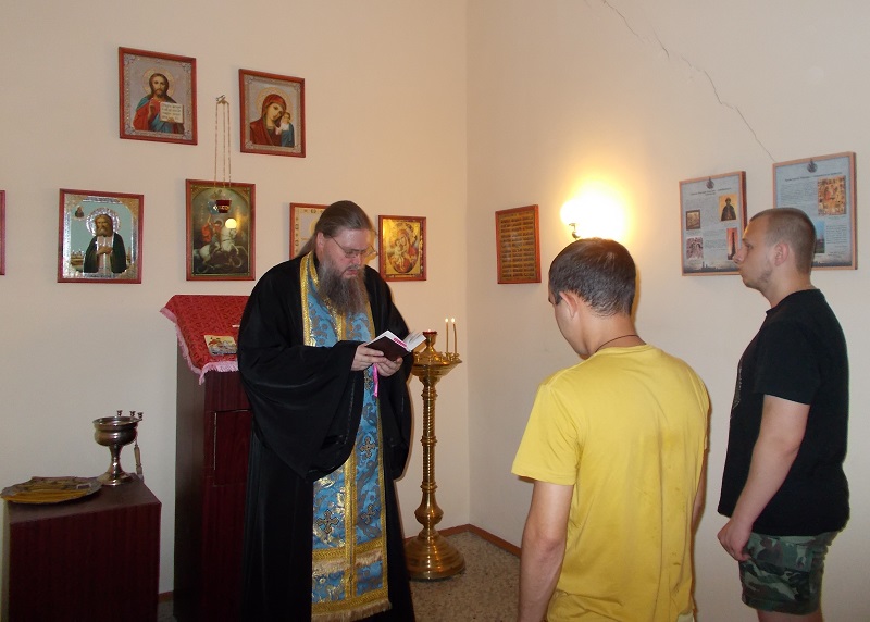8 В молельной комнате православные призывники могут помолиться и получить благословение священника